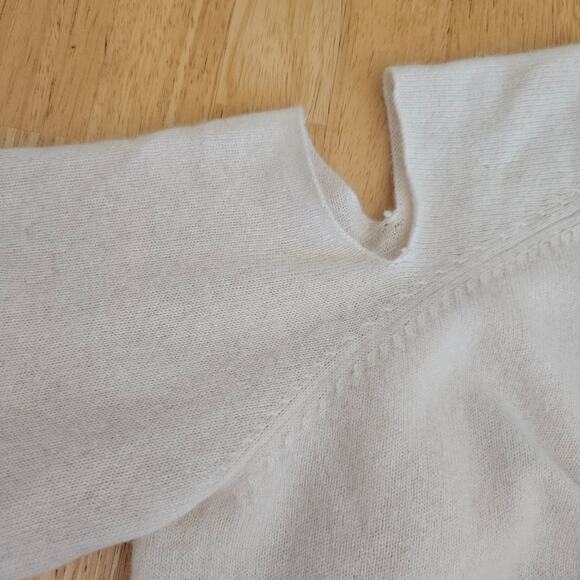 Skull Cashmere Slash Sleeve Sweater Cream Sz M FLAWS - Picture 11 of 16